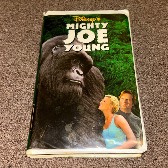 ~6/$10 MOVIES VHS/DVDS~ Disneys Mighty Joe Young VHS In Clamshell - Picture 1 of 7